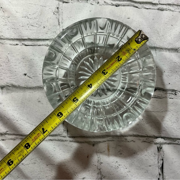 6' Glass ashtray Ornate round pressed glass starburst pattern - Picture 4 of 11